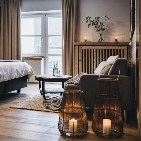 Vaya Post Hotel 4*