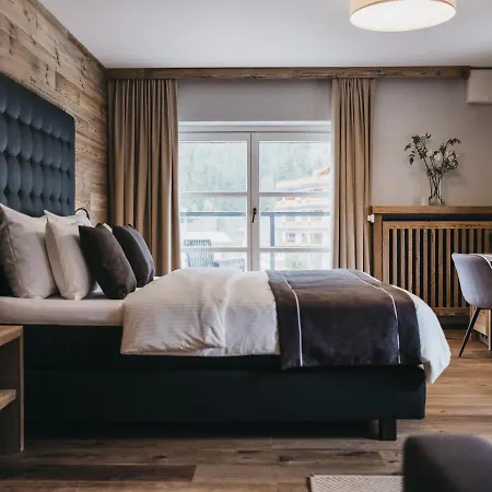 Vaya Post Hotel 4*